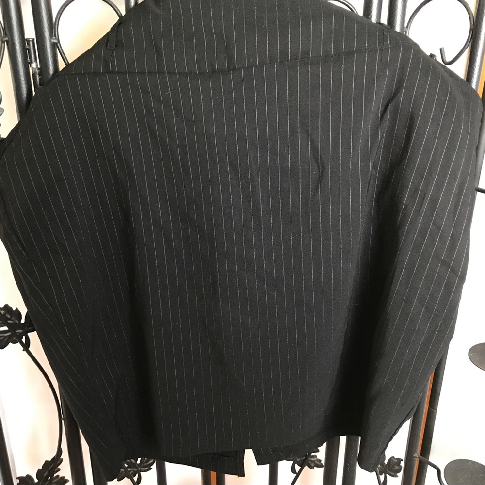 28 pin striped Torrid pencil skirt